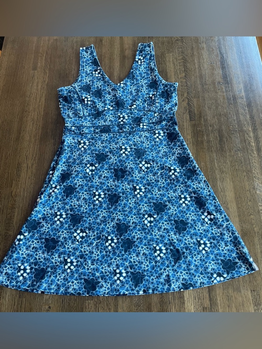 Title Nine Dream V Neck Maya Blue Geometric Athletic Dress Size M